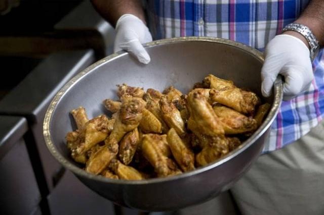 Aumenta el precio de las alitas de pollo.