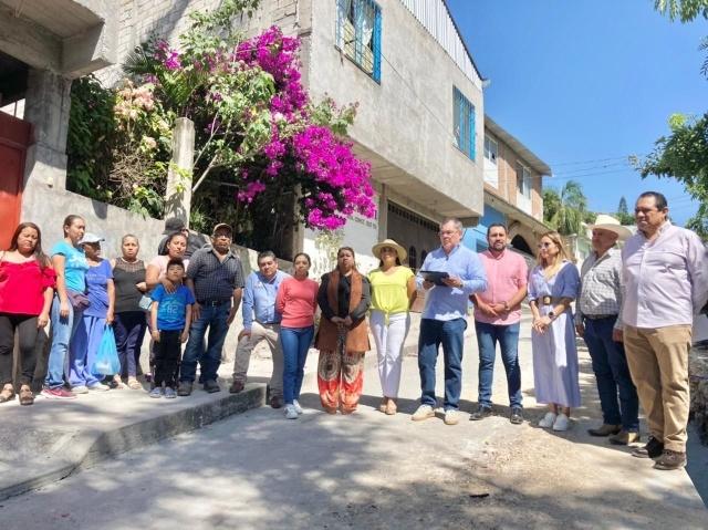 Alcalde de Jiutepec supervisa rehabilitación de red de agua potable en la colonia Jardín Juárez