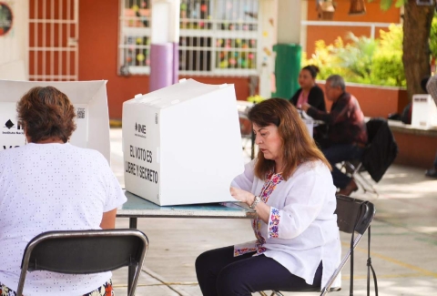 La mandataria estatal emitió su voto y elogió la participación ciudadana en la elección de los integrantes del Poder Judicial.  
