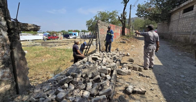 Con el retiro de una barda que amenazaba con colapsar, comenzaron las actividades de lo que ser&aacute; la quinta etapa de b&uacute;squeda de cuerpos en el pante&oacute;n de Jojutla.
