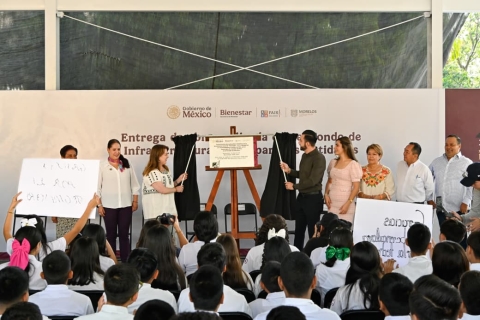 Mejora Gobierno de Morelos infraestructura educativa y acceso al agua en Coatl&aacute;n del R&iacute;o y Coatetelco