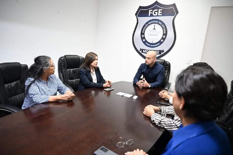 El fiscal Édgar Maldonado recibió a la rectora Viridiana León y a otros integrantes de la UAEM.