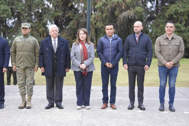 La ceremonia de honores a la bandera la encabezó la mandataria estatal ayer en el municipio de Ocuituco, acompañada de los representantes de los Poderes Judicial y Legislativo y miembros de su gabinete.  