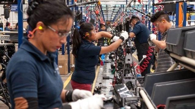 Tras aumento de vacaciones, senadores quieren reducir la jornada laboral