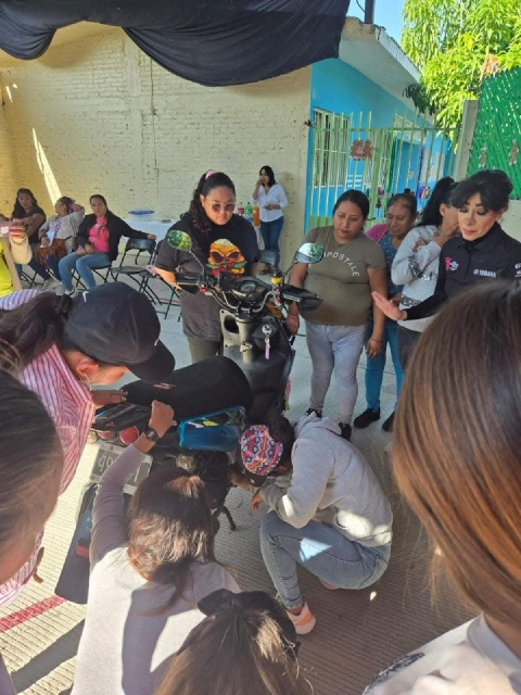 Decenas de mujeres participaron en el taller.