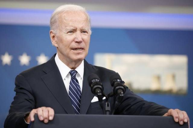 Biden promulga histórica ley sobre control de armas en EU