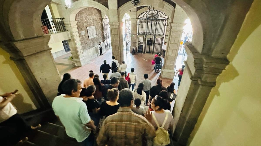 Todo el personal del palacio de gobierno fue evacuado.