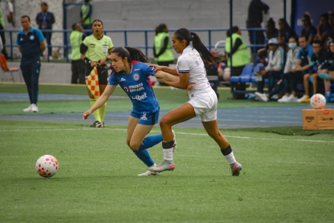 Har&aacute;n firma de aut&oacute;grafos jugadoras de Cruz Azul Femenil