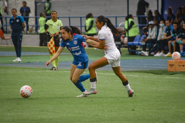 Har&aacute;n firma de aut&oacute;grafos jugadoras de Cruz Azul Femenil
