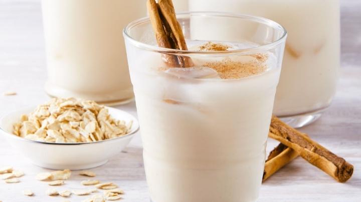 ¿Para qué sirve el agua de avena? Todos los usos que le puedes dar aprovechar sus beneficios