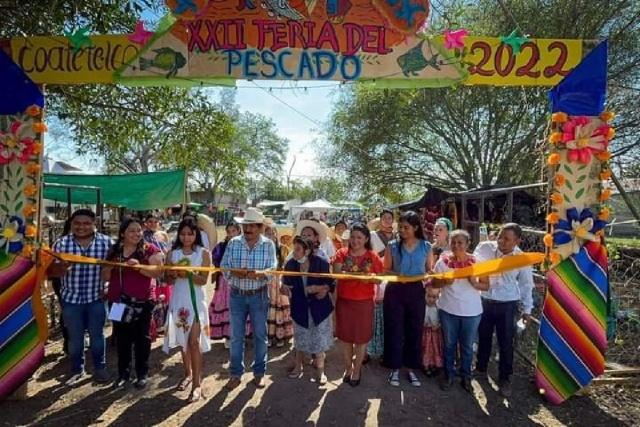 La feria incluyó la exposición y venta de artesanías.