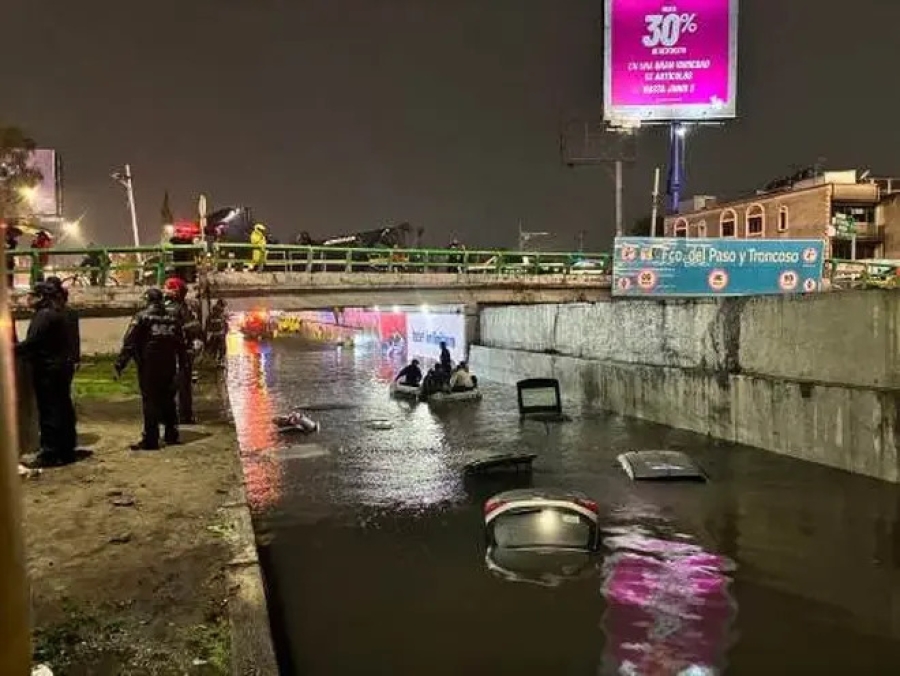 Fuertes lluvias causan severas inundaciones y caos vial en Ciudad de México
