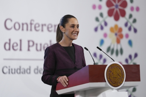 ‘Que todo mundo se serene’, dice Sheinbaum tras conflicto de Noroña con senador estadounidense