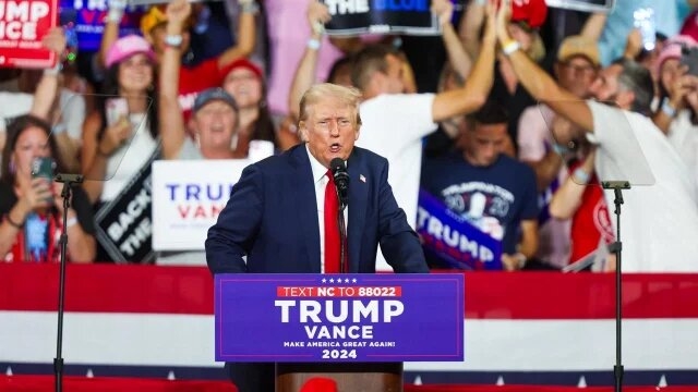 Trump llama a Kamala Harris candidata de extrema izquierda en primer mitin