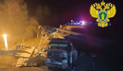 Siete muertos y decenas de heridos tras descarrilar tren en Rusia por colapso de puente