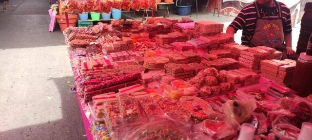 Cada vez vende mejor sus dulces oaxaqueños