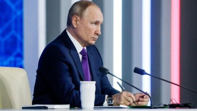 El Kremlin arremete contra &quot;traidores&quot; que dan la espalda a Rusia en &quot;tiempos difíciles&quot;