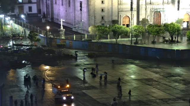 Blindan Palacio Nacional y edificios hist&oacute;ricos previo a la marcha del 8M