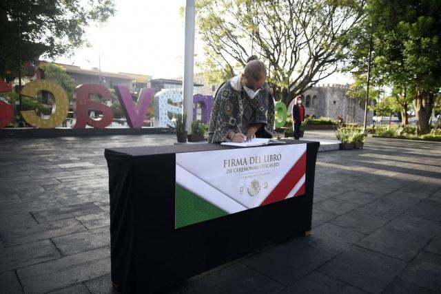 Presidió secretaria de la Contraloría ceremonia de izamiento de Bandera Nacional