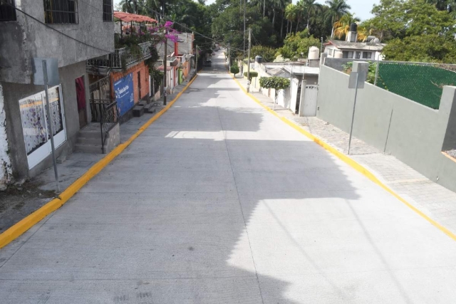 Entregan pavimentación de la calle Ejército Libertador de Cuautla