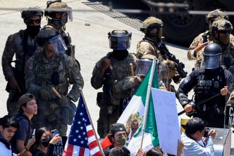 Juez federal rechaza detener despliegue militar de Trump en California