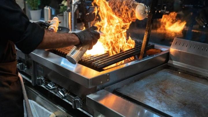 Cómo limpiar el cochambre de la plancha de la cocina con vinagre