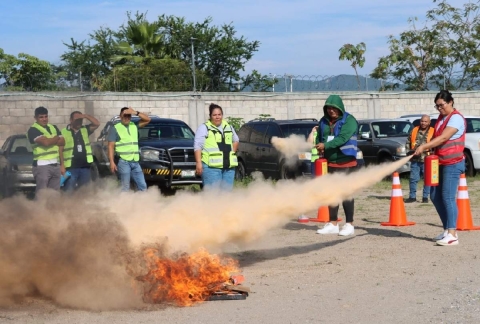 La capacitación fue parte del programa interno de protección civil de la FGE, informó el organismo. 