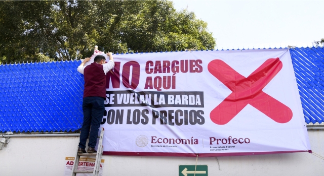 Profeco coloca lonas en gasolineras por altos precios del di&eacute;sel