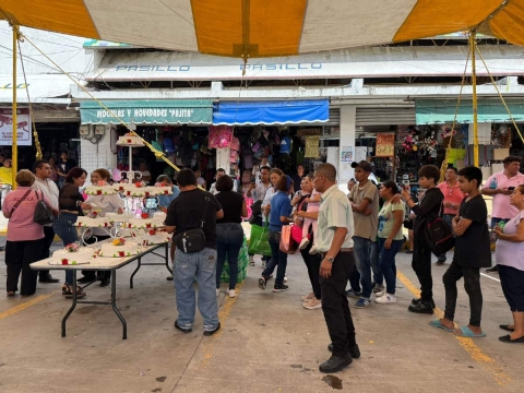 Aunque ha bajado la intensidad de la fiesta, locatarios celebraron ayer el aniversario 35 del centro comercial ARPL, uno de los cuatro mercados del centro.