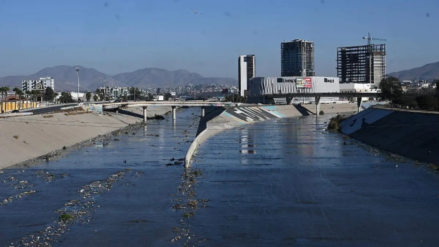 M&eacute;xico y EU firman acuerdo para atender contaminaci&oacute;n del r&iacute;o Tijuana