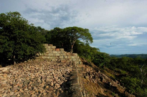 Ruinas de Chimalacatlán: patrimonio histórico y belleza natural en Morelos