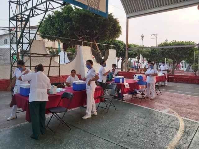 Segundo día de vacunación contra covid-19 en La Lagunilla