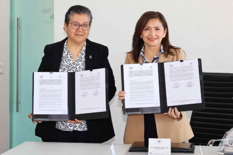 La presidenta de la ACMor, Mar&iacute;a Luisa del Carmen Gardu&ntilde;o, y la rectora Viridiana Le&oacute;n encabezaron la firma del convenio.