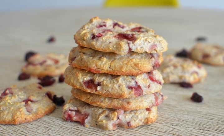 Satisface tu antojo con galletas de avena y fresas frescas