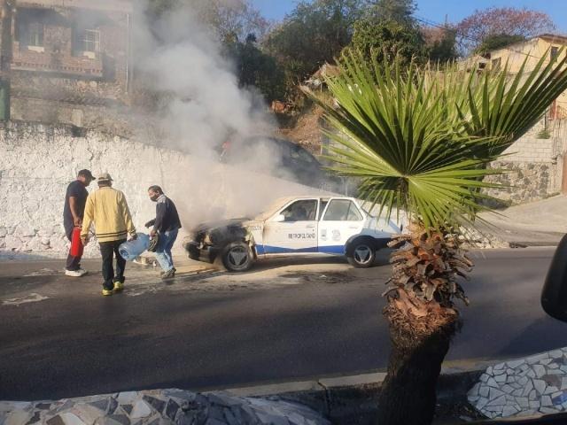 Los vecinos trataron de apagar el fuego.