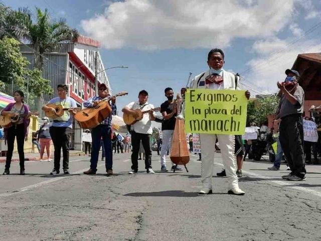 Mariachis participaron en los bloqueos para solicitar la creación de una plaza.