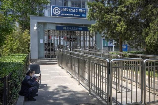 Pekín cierra el metro por contagios de COVID-19