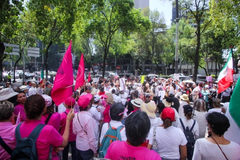 Protestan en el Senado contra el bloqueo en plataformas digitales