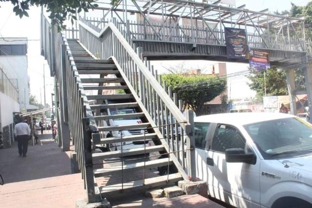 El puente registra daños mayores en su estructura, detallaron las autoridades.  