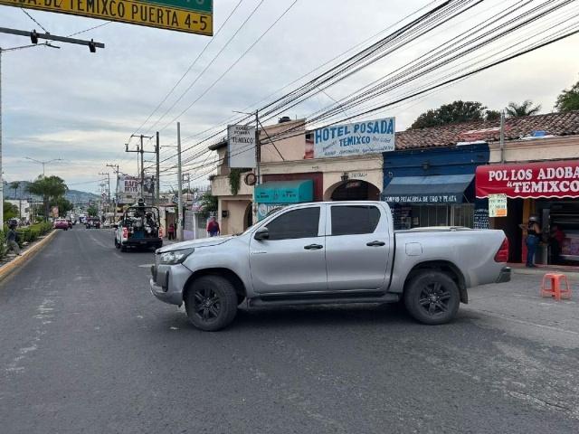 En el cateo participaron varios agentes federales. 