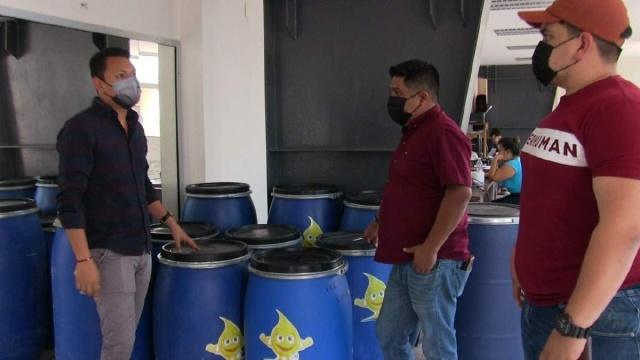 Los depósitos fueron instalados en la oficina de Asuntos de la Juventud. 