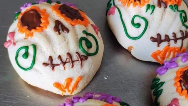 Chef morelense crea &#039;conchatrinas&#039;, innovador pan para el día de muertos