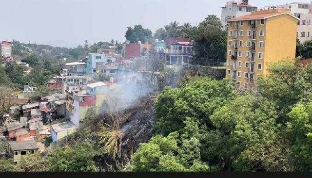 El fuego alertó a los vecinos de la zona.