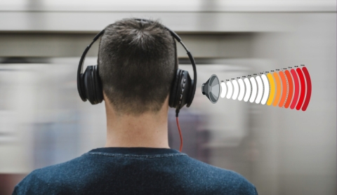 ¿A qué volumen debes escuchar música con audífonos para cuidar tu audición?