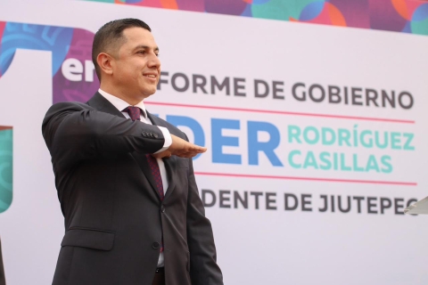 Rinde Eder Rodr&iacute;guez Casillas primer informe de gobierno frente a miles de personas en Jiutepec