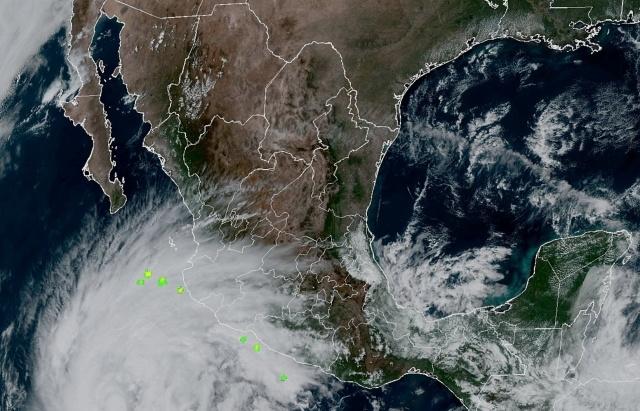 Huracán &#039;Norma&#039; se intensifica a categoría 4; causará fuertes lluvias en estos estados