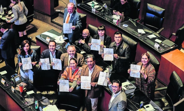 Todos los senadores de oposición, incluyendo a la bancada naranja, votaron contra la designación de una nueva integrante de la SCJN por su cercanía con el Presidente.