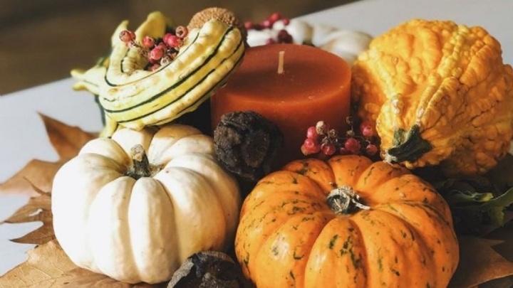 ¿Cómo hacer un centro de mesa con calabazas y hojas de otoño?