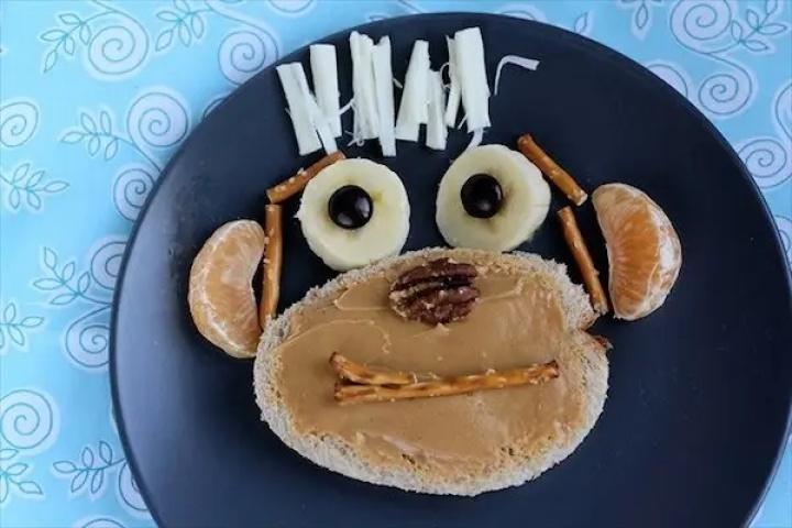 Madre prepara creativo desayuno para sus hijos y estos terminan asustados