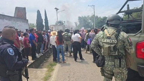 Decenas de pobladores se opusieron a las acciones de las autoridades.